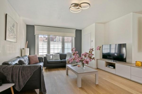 Charming summer-house with sunny garden only 5 minutes from Duinbergen-beach